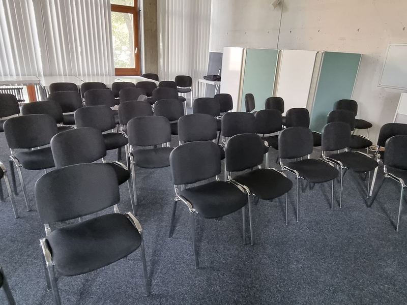 Bestuhlung eines Saals nach dem Umzug – Umzugs Fichtner in Worms
