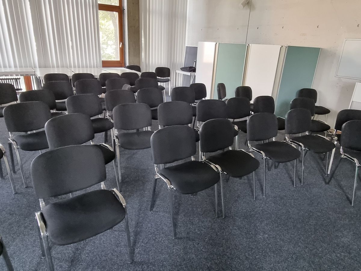 Bestuhlung eines Saals nach dem Umzug – Umzugs Fichtner in Worms